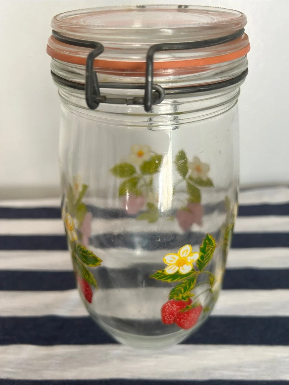 VINTAGE FRANCE Strawberry Blossom 1.5L